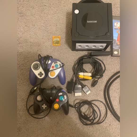 Nintendo GameCube Console Lot; 3 games, 2 controllers, memory card, hdmi adapter - Picture 2 of 10